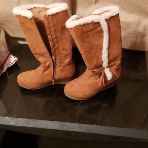 Girls boots